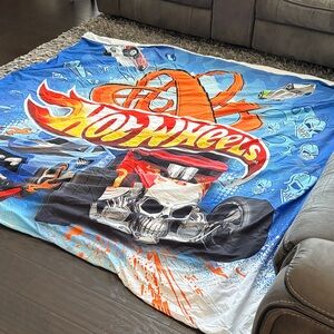 Hot Wheels Queen size duvet cover. Light weight.
